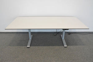 Lista Office Choice Sitz-Steh Schreibtisch elektrisch höhenverstellbar von 680-1300mm - 2000x900mm Vollkern HPL Platte Weiss