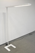 Laden Sie das Bild in den Galerie-Viewer, TobiasGrau XT-a PLus 120 Indirekt-/Direktleuchte mit Sensor Dimmbar - mit Sensor - 108 Watt mit Fernbedienung - Metall Weiss