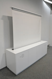 Top Design Ultra Flügeltür-Aktenschrank mit ausfahrbarer Leinwand 2400mm breit - MDF Weiss