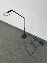 Laden Sie das Bild in den Galerie-Viewer, Belux Lifto LED Tischlampe - Metall - Schwarz