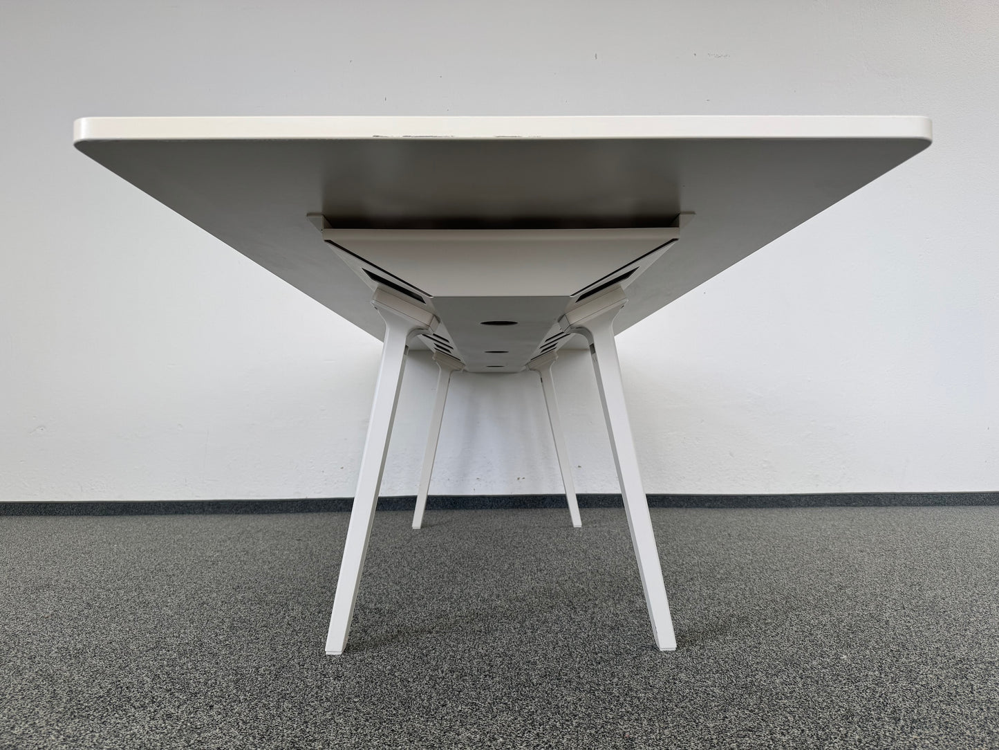 Vitra Joyn 2 Meet Sitzungstisch