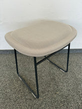 Laden Sie das Bild in den Galerie-Viewer, Cappelini Hi Pad Stool - Stoff - Ocker