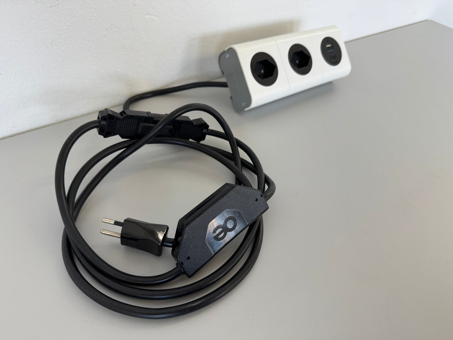 Steelcase Mehrfachstecker mit USB