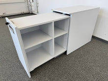 Laden Sie das Bild in den Galerie-Viewer, Sitag Apothekerschrank Öffnung rechts 800mm tief - mit Schlüssel - Spanplatte Weiss