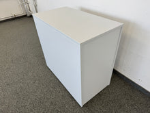 Laden Sie das Bild in den Galerie-Viewer, Sitag Apothekerschrank Öffnung rechts 800mm tief - mit Schlüssel - Spanplatte Weiss