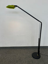 Laden Sie das Bild in den Galerie-Viewer, Belux Lifto LED Tischlampe - Metall - Schwarz