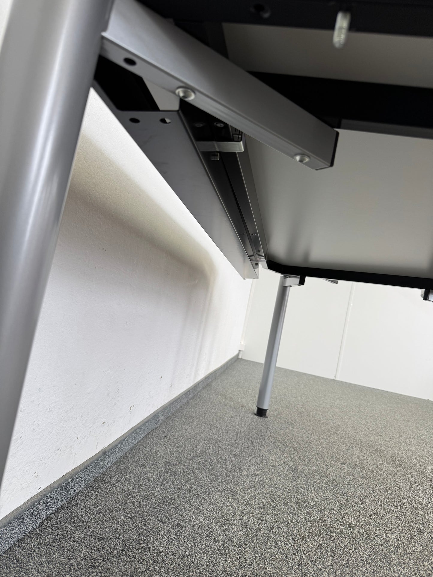 Werndl Vitesse Schreibtisch Freiform