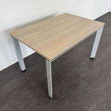 Laden Sie das Bild in den Galerie-Viewer, Steelcase Frame One Beistelltisch fixe Höhe von 605mm - 1000x665mm - Spanplatte Akazie