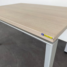 Laden Sie das Bild in den Galerie-Viewer, Steelcase Frame One Beistelltisch fixe Höhe von 605mm - 1000x665mm - Spanplatte Akazie