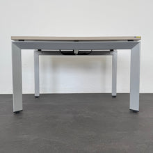 Laden Sie das Bild in den Galerie-Viewer, Steelcase Frame One Beistelltisch fixe Höhe von 605mm - 1000x665mm - Spanplatte Akazie