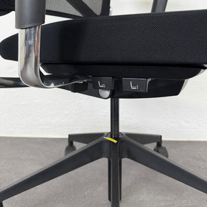 Girsberger Camiro Bürodrehstuhl Synchronmechanik mit Fixierung mit Armlehnen - Stoff Schwarz