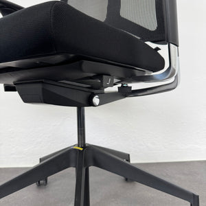 Girsberger Camiro Bürodrehstuhl Synchronmechanik mit Fixierung mit Armlehnen - Stoff Schwarz