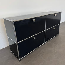 Laden Sie das Bild in den Galerie-Viewer, USM-Haller Classic Sideboard mit 4 Auszügen mit Schlüssel - Metall Schwarz