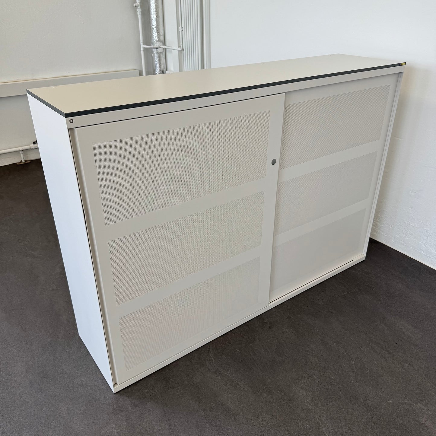 Lista Office Storage Twin Schiebetürschrank