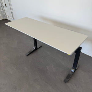 Elan Euroffice Schreibtisch mechanisch höhenverstellbar von 685-805mm, 1600x600mm - MDF Lichtgrau