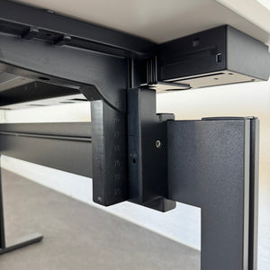 Elan Euroffice Schreibtisch mechanisch höhenverstellbar von 685-805mm, 1600x600mm - MDF Lichtgrau