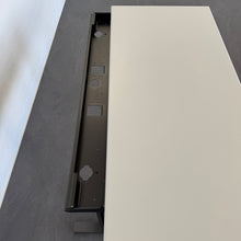 Laden Sie das Bild in den Galerie-Viewer, Elan Euroffice Schreibtisch mechanisch höhenverstellbar von 685-805mm, 1600x600mm - MDF Lichtgrau