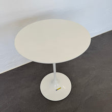 Laden Sie das Bild in den Galerie-Viewer, Arper Dizzie Lounge Tisch fixe Höhe von 520mm - 400mm rund - MDF Weiss