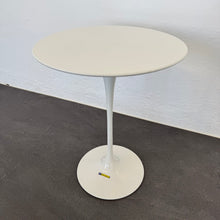 Laden Sie das Bild in den Galerie-Viewer, Arper Dizzie Lounge Tisch fixe Höhe von 520mm - 400mm rund - MDF Weiss