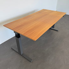 Laden Sie das Bild in den Galerie-Viewer, Lista Office Extend Sitz-Steh Schreibtisch elektrisch höhenverstellbar von 650 -1270 mm - 1800x900mm - Spanplatte Birnbaumfurnier