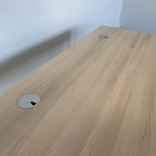Laden Sie das Bild in den Galerie-Viewer, Steelcase Frame One Schreibtisch mechanisch höhenverstellbar von 680-760mm - 1600x900mm - Spanplatte Akazie