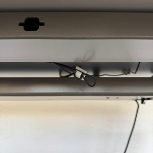 Lista Office Extend Sitz-Steh Schreibtisch elektrisch höhenverstellbar von 650 -1270 mm - 1600x800mm - Spanplatte Lichtgrau