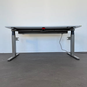 Lista Office Extend Sitz-Steh Schreibtisch elektrisch höhenverstellbar von 650 -1270 mm - 1600x800mm - Spanplatte Lichtgrau