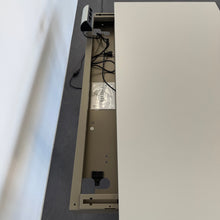 Laden Sie das Bild in den Galerie-Viewer, Lista Office Extend Sitz-Steh Schreibtisch elektrisch höhenverstellbar von 650 -1270 mm - 1600x800mm - Spanplatte Lichtgrau
