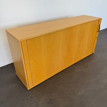 Laden Sie das Bild in den Galerie-Viewer, Elan Euroffice Lateralschrank für 2 Ordner-Reihen 1600mm breit - mit Schlüssel - Spanplatte Buchenfurnier
