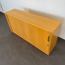 Laden Sie das Bild in den Galerie-Viewer, Elan Euroffice Lateralschrank für 2 Ordner-Reihen 1600mm breit - mit Schlüssel - Spanplatte Buchenfurnier