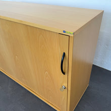 Laden Sie das Bild in den Galerie-Viewer, Elan Euroffice Lateralschrank für 2 Ordner-Reihen 1600mm breit - mit Schlüssel - Spanplatte Buchenfurnier