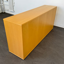 Laden Sie das Bild in den Galerie-Viewer, Elan Euroffice Lateralschrank für 2 Ordner-Reihen 1600mm breit - mit Schlüssel - Spanplatte Buchenfurnier