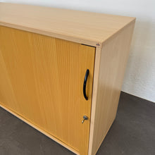 Laden Sie das Bild in den Galerie-Viewer, Elan Euroffice Lateralschrank für 2 Ordner-Reihen 1600mm breit - mit Schlüssel - Spanplatte Buche