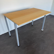 Laden Sie das Bild in den Galerie-Viewer, Steelcase Quba Stehtisch fixe Höhe von 1028mm - 1600x1000mm - Spanplatte Ahornfurnier