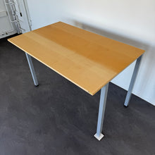 Laden Sie das Bild in den Galerie-Viewer, Steelcase Quba Stehtisch fixe Höhe von 1028mm - 1600x1000mm - Spanplatte Ahornfurnier