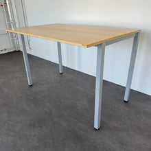 Laden Sie das Bild in den Galerie-Viewer, Steelcase Quba Stehtisch fixe Höhe von 1040mm - 1600x1000mm - Spanplatte Ahornfurnier