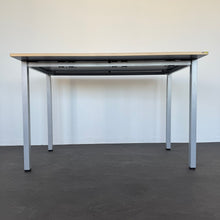 Laden Sie das Bild in den Galerie-Viewer, Steelcase Quba Stehtisch fixe Höhe von 1040mm - 1600x1000mm - Spanplatte Ahornfurnier