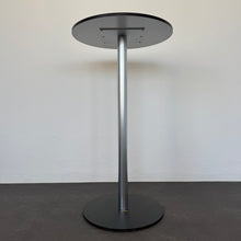 Laden Sie das Bild in den Galerie-Viewer, Top Design Classic Bistrostehtisch fixe Höhe von 1100 - 600mm Durchmesser - HPL Platte Weiss