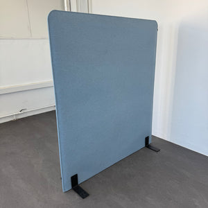 Buzzi.Space BuzziTripl Free Akustiktrennwand Recycelter Polyester Hellblau