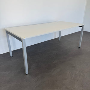 Embru eQ Vierbeintisch mechanisch höhenverstellbar von 750mm - 2000x900mm Spanplatte Grau
