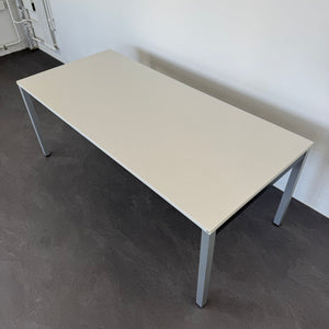 Embru eQ Vierbeintisch mechanisch höhenverstellbar von 750mm - 2000x900mm Spanplatte Grau