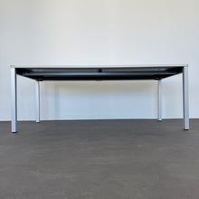 Laden Sie das Bild in den Galerie-Viewer, Embru eQ Vierbeintisch mechanisch höhenverstellbar von 750mm - 2000x900mm Spanplatte Grau