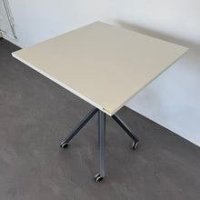 Laden Sie das Bild in den Galerie-Viewer, Embru eQ Airdesk mechanisch höhenverstellbar von 750mm - 2000x900mm Spanplatte Grau