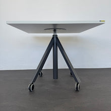 Laden Sie das Bild in den Galerie-Viewer, Embru eQ Airdesk mechanisch höhenverstellbar von 750mm - 2000x900mm Spanplatte Grau