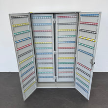 Laden Sie das Bild in den Galerie-Viewer, Quipro Classic Schlüssel-Schrank Metall Lichtgrau