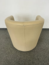 Laden Sie das Bild in den Galerie-Viewer, Top Design Classic Sessel - Leder Beige