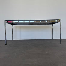 Laden Sie das Bild in den Galerie-Viewer, USM-Haller Classic Schreibtisch fixe Höhe von 740mm - 1750x750mm Spanplatte Weiss