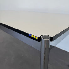 Laden Sie das Bild in den Galerie-Viewer, USM-Haller Classic Schreibtisch fixe Höhe von 740mm - 1750x750mm Spanplatte Weiss