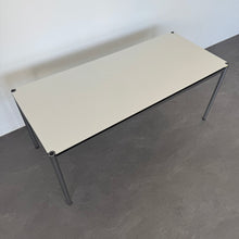 Laden Sie das Bild in den Galerie-Viewer, USM-Haller Classic Schreibtisch fixe Höhe von 740mm - 1750x750mm Spanplatte Weiss