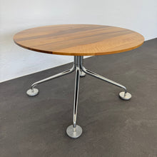 Laden Sie das Bild in den Galerie-Viewer, Top Design Exclusiv Lounge-Table fixe Höhe von 415mm - 700mm Durchmesser Holz Nussbaum